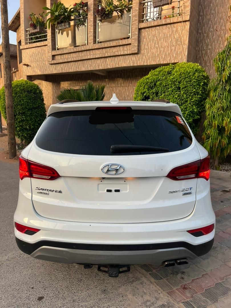 HYUNDAI SANTA FE LIMITED - 2017 – Image 8