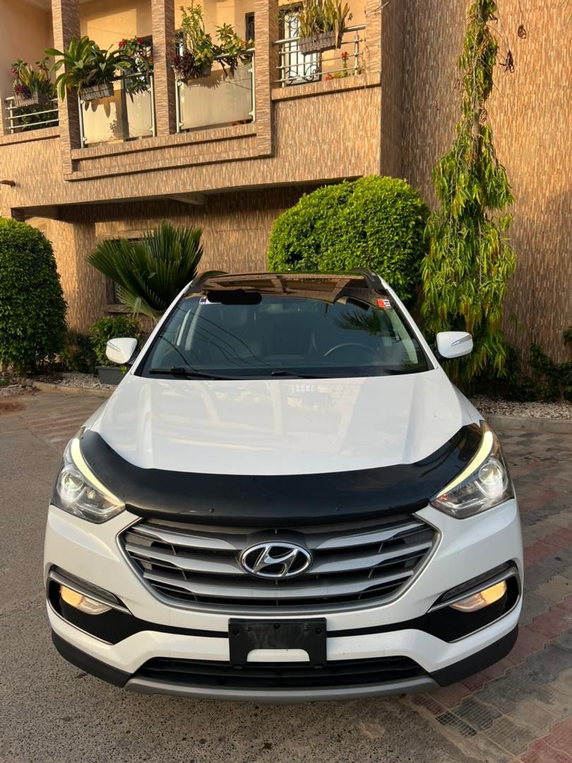 HYUNDAI SANTA FE LIMITED - 2017 – Image 2