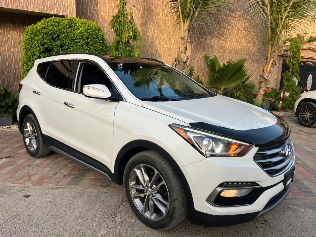 HYUNDAI SANTA FE LIMITED - 2017 – Image 6